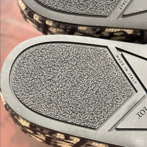 Dior Black and Tan Logo Slides - Picture 13 of 16